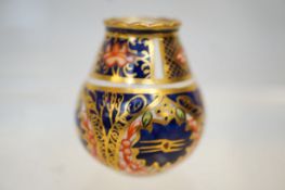 Royal crown derby 1128 miniature vase Height 4 cm