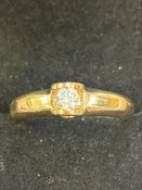 9ct Gold ring set with single solitaire white ston