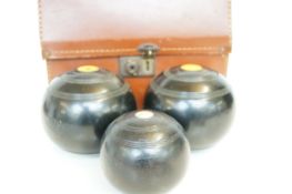 Set of bowls with jack in leather case