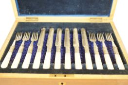 Flat ware set with mother of pearl handles