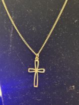 9ct Gold chain & cross pendant Weight 3.8g