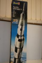 Revell Apollo saturn v 1/96 scale 114 cm - unassem