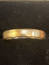 9ct Gold wedding band Weight 3.1g Size R