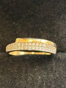 9ct Gold ring set with cz stones Size O 1.5g