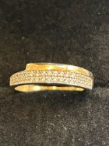 9ct Gold ring set with cz stones Size O 1.5g