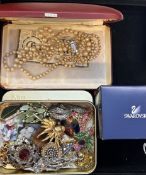 Collection of vintage brooches, Rosita pearls & Sw
