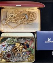 Collection of vintage brooches, Rosita pearls & Sw