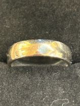 9ct Gold wedding band Weight 4g Size L