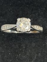 9ct White gold ring set with cz stones Size Q 2.6g