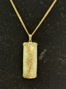 9ct Gold chain & oriental jade pendant Weight 6.5g