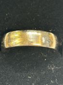 9ct Gold wedding band 4.2g Size L
