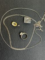 Collection of silver jewellery Weight 33g