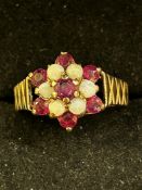 9ct Gold ring set with rubies & opals - 1 opal chi
