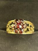 9ct Gold dress ring set with garnet Size O Weight
