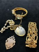 Bag of yellow metal & gold plated items