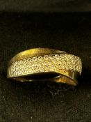 9ct Gold ring set with cz stones Size O 2.1g