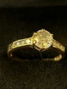 9ct Gold ring set with cz stones Size O 2.2g