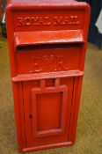 Original ER post box with key - very good conditio