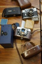 4x Vintage cameras & accessories