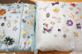 2 Pillows of pin brooches