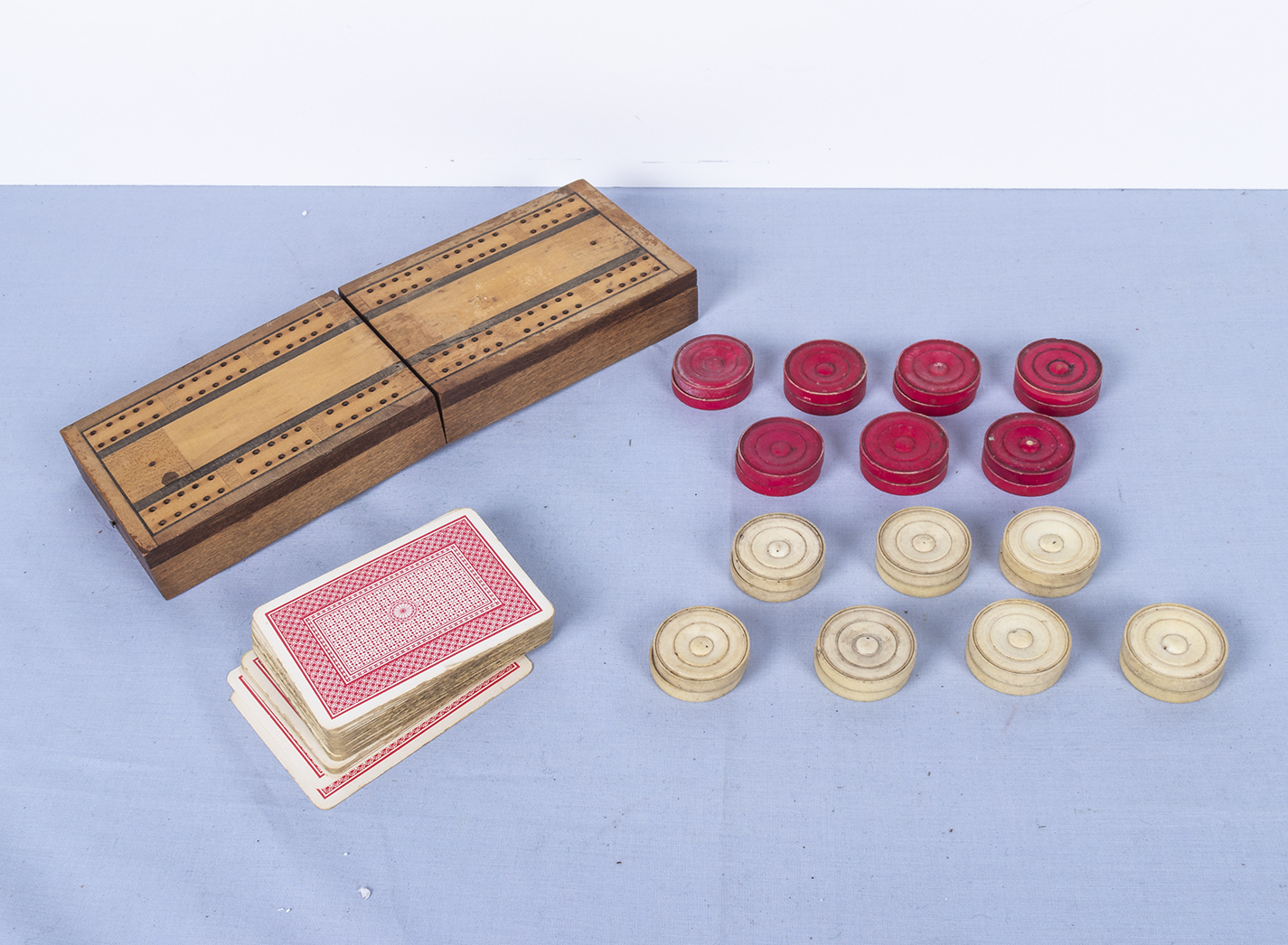 A vintage cribbage set together with fourteen bone draught pieces