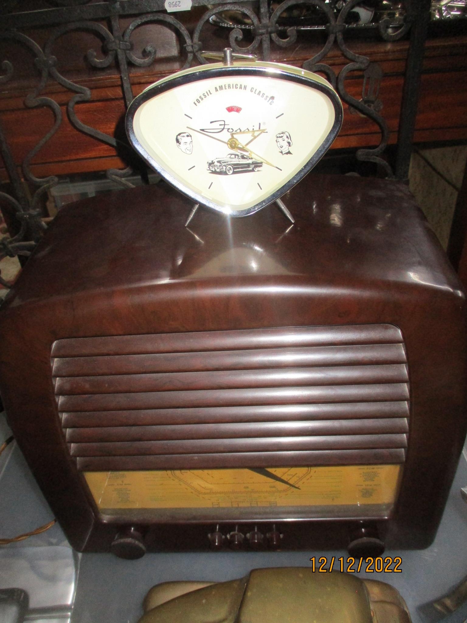 A General Electric Company (GEC) Bakelite cased radio, a Fossil American classic alarm clock, - Image 5 of 8