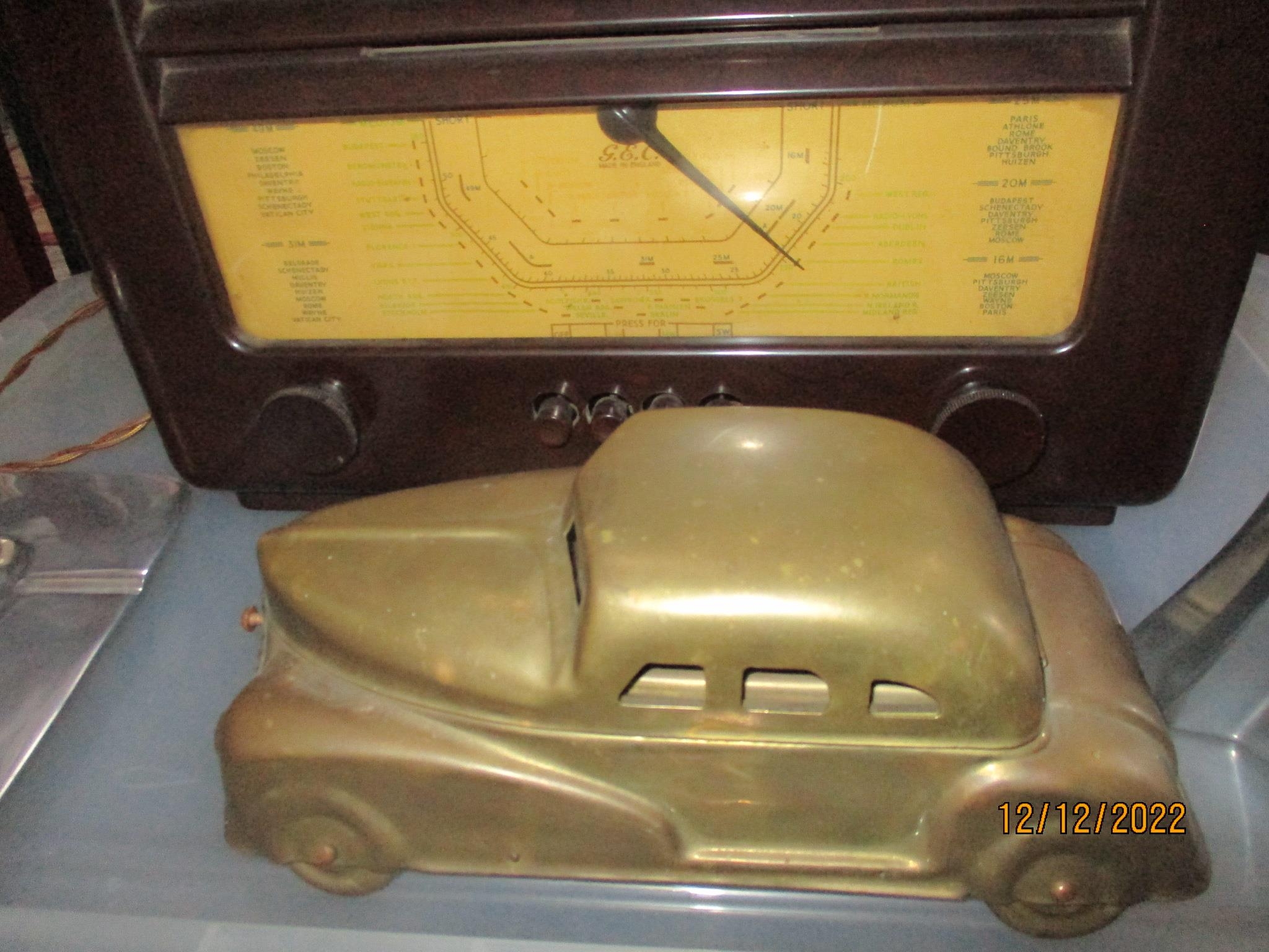 A General Electric Company (GEC) Bakelite cased radio, a Fossil American classic alarm clock, - Image 7 of 8