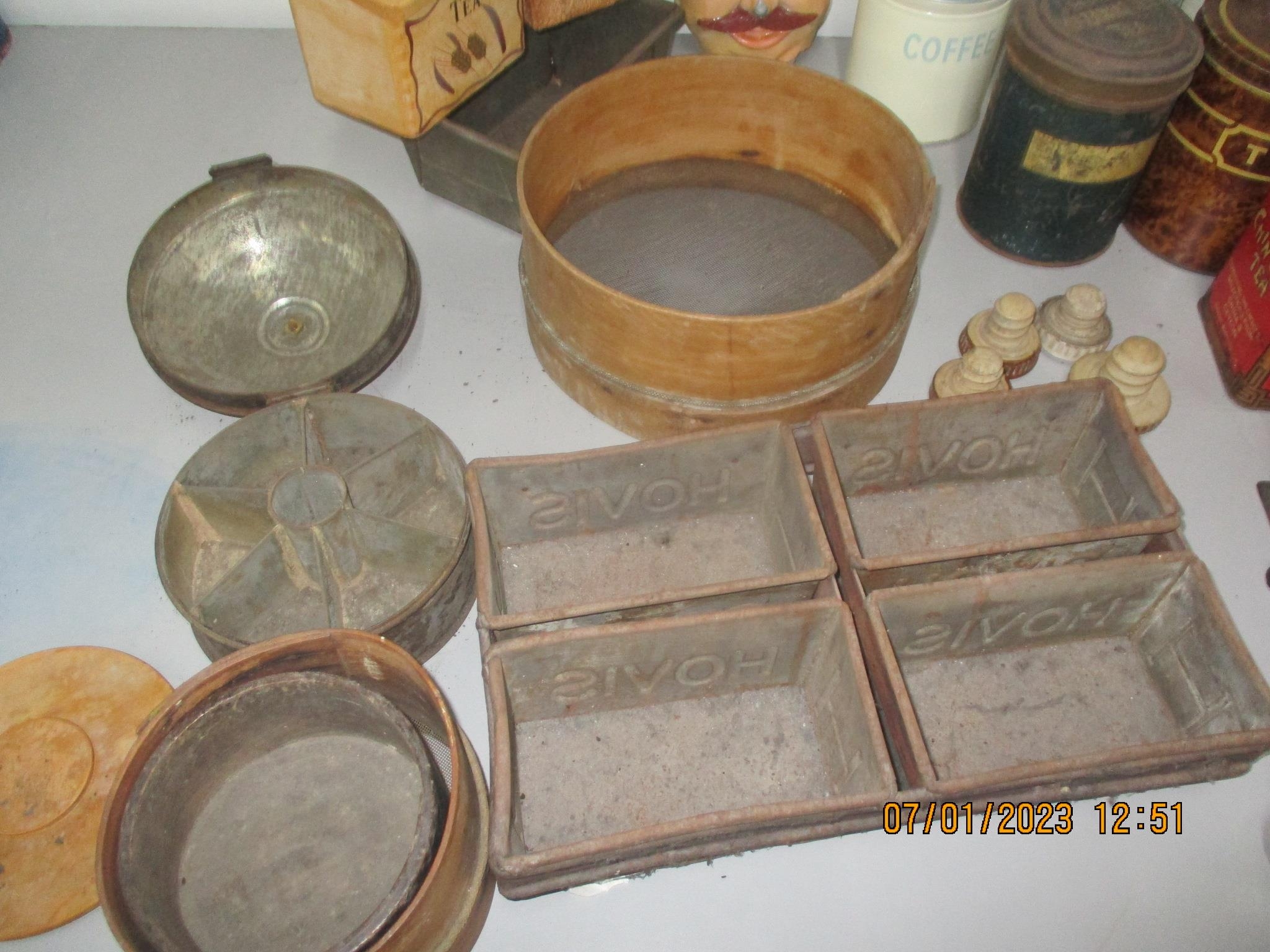 A mixed lot of kitchenalia to include a spice pot, Hovis related items, together with a Kenrick & - Bild 2 aus 5