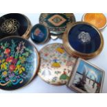 A quantity of vintage compacts to include Stratton and enamelled examples