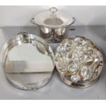 Mixed silver plate to include two trays, large lidded saucepan and fiddle pattern cutlery Location: