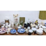 A mixed lot to include a Japanese Imari charger, pearlware Old Willow pattern china, oak and
