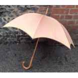 A Paragon S.Fox & Co Kendall umbrella, peach coloured silk with green lining canopy and an 18ct gold