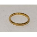 A 22ct gold ladies wedding band 2.6g Location: