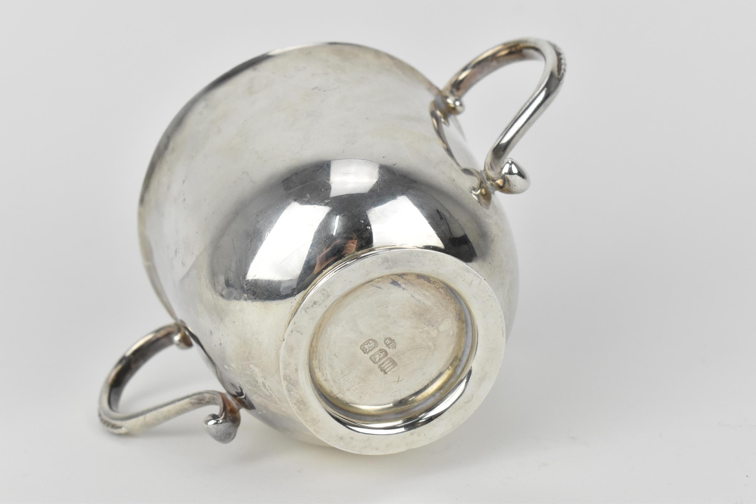 An Edwardian silver porringer by William Comyns, with Britannia hallmark and date letter M for 1907, - Image 3 of 4