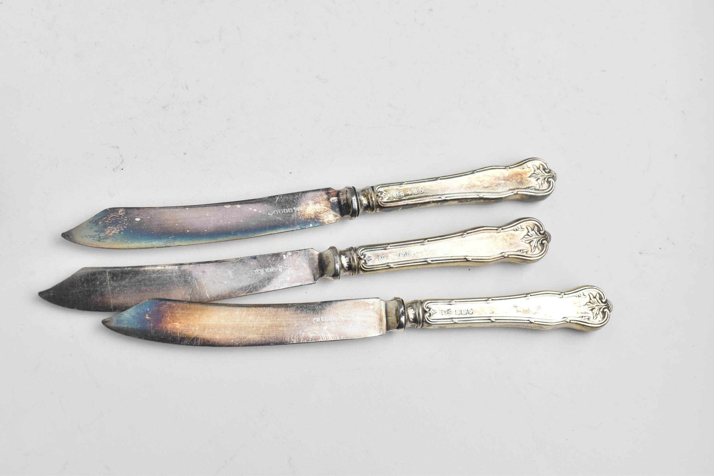 A pair of cased Victorian silver large berry spoons by Patrick Leonard, Sheffield 1838, 157 grams, - Image 7 of 9