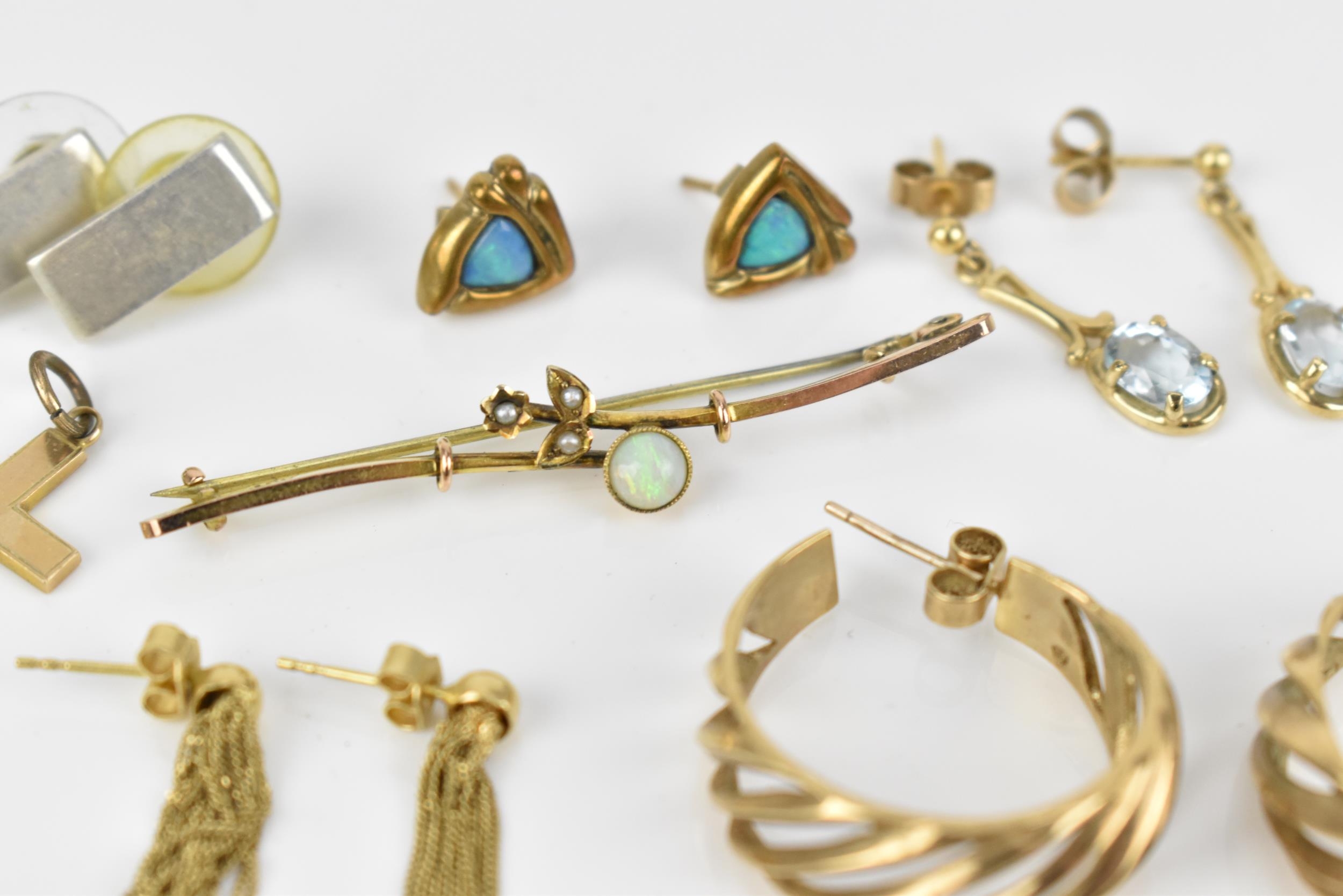A small collection of jewellery to include a pair of 9ct gold hoop earrings, a 9ct gold, opal and - Image 3 of 9