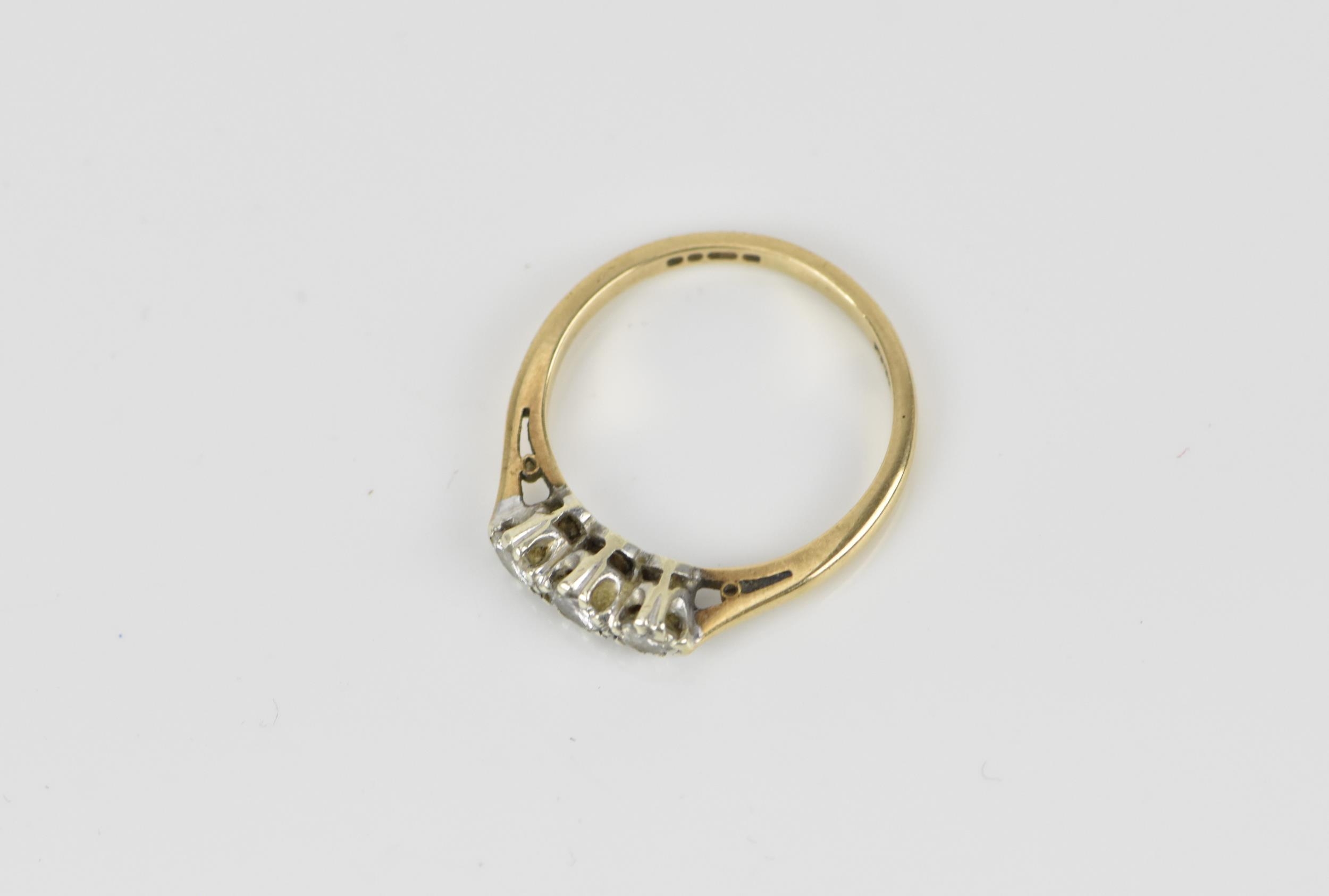 A 9ct yellow gold and three stone diamond ring, all three brilliant stones set in white metal with - Image 4 of 5