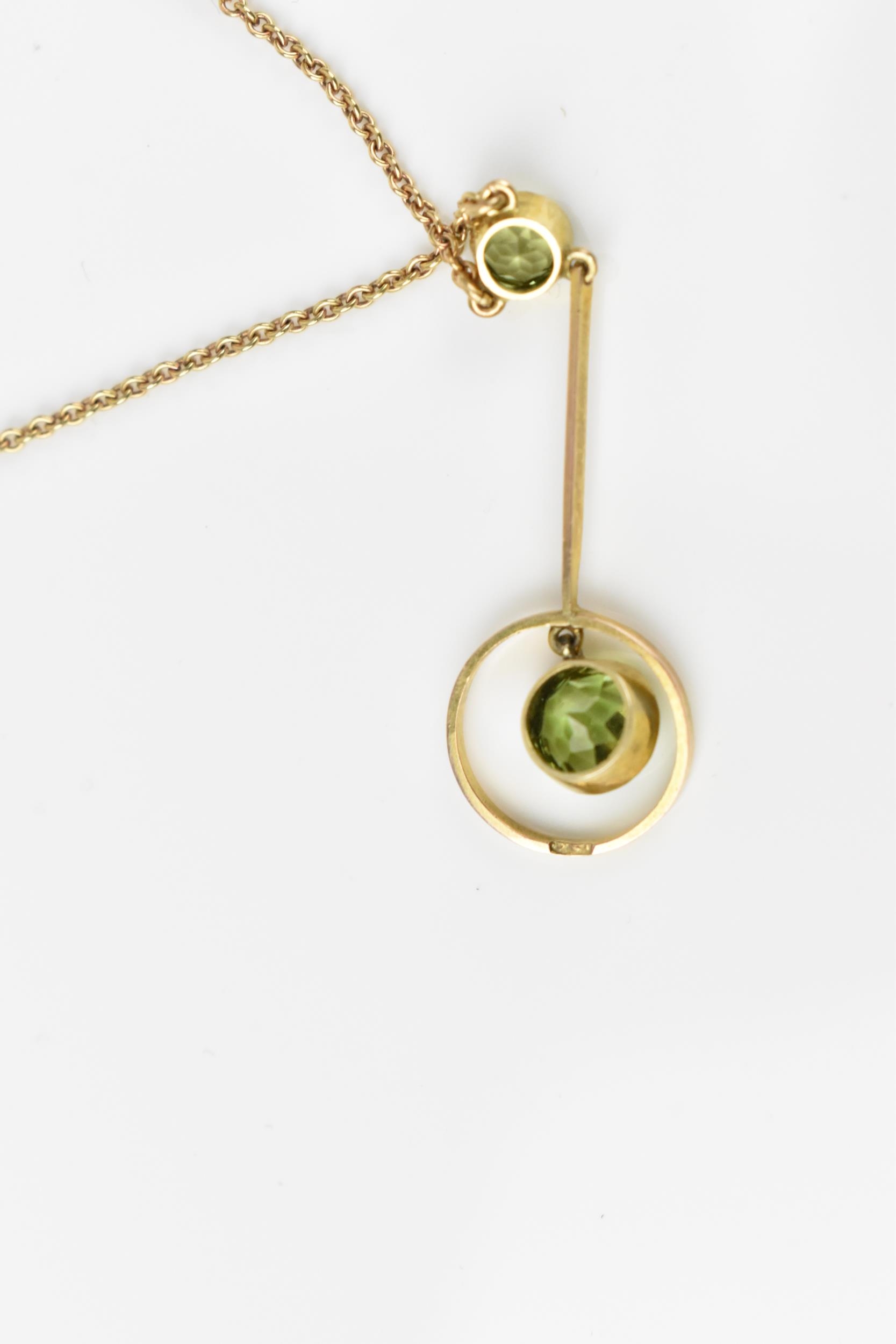 An early 20th century 9ct yellow gold and peridot necklace, the cable link chain with central - Image 3 of 3