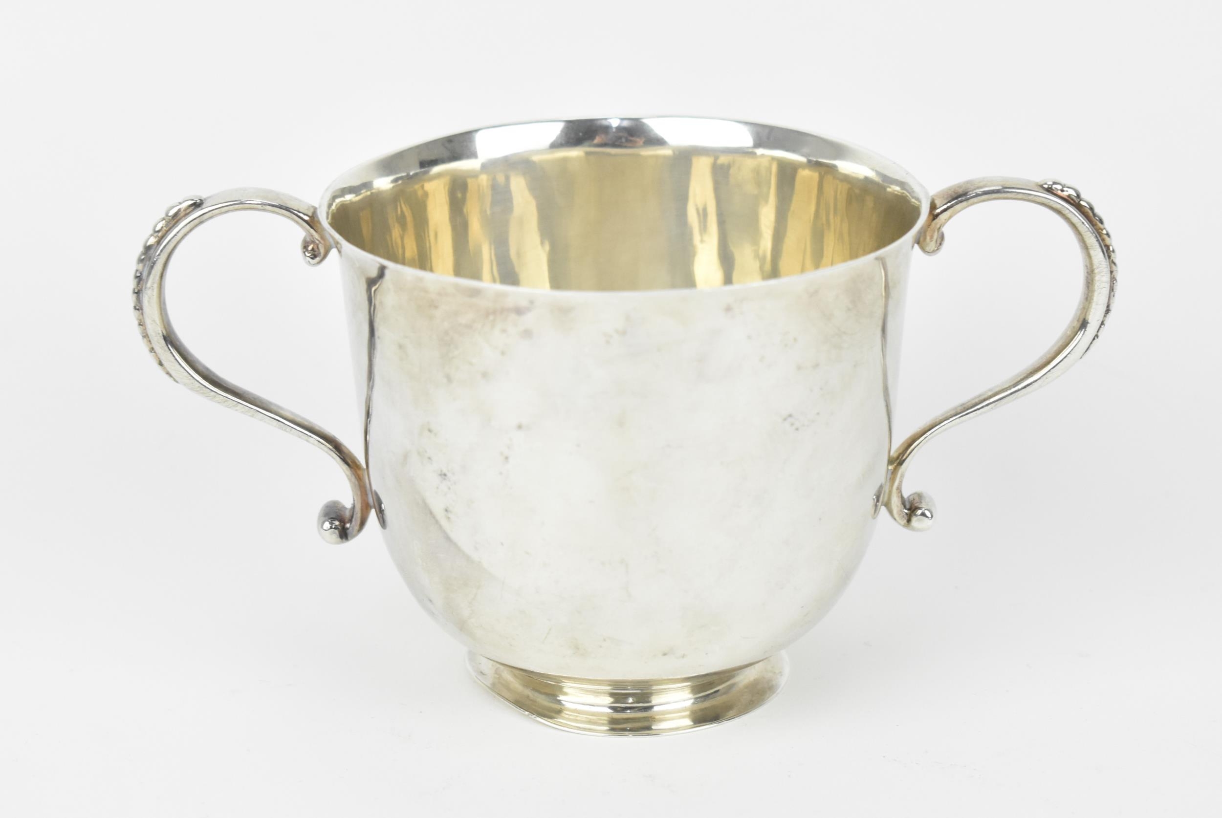 An Edwardian silver porringer by William Comyns, with Britannia hallmark and date letter M for 1907,