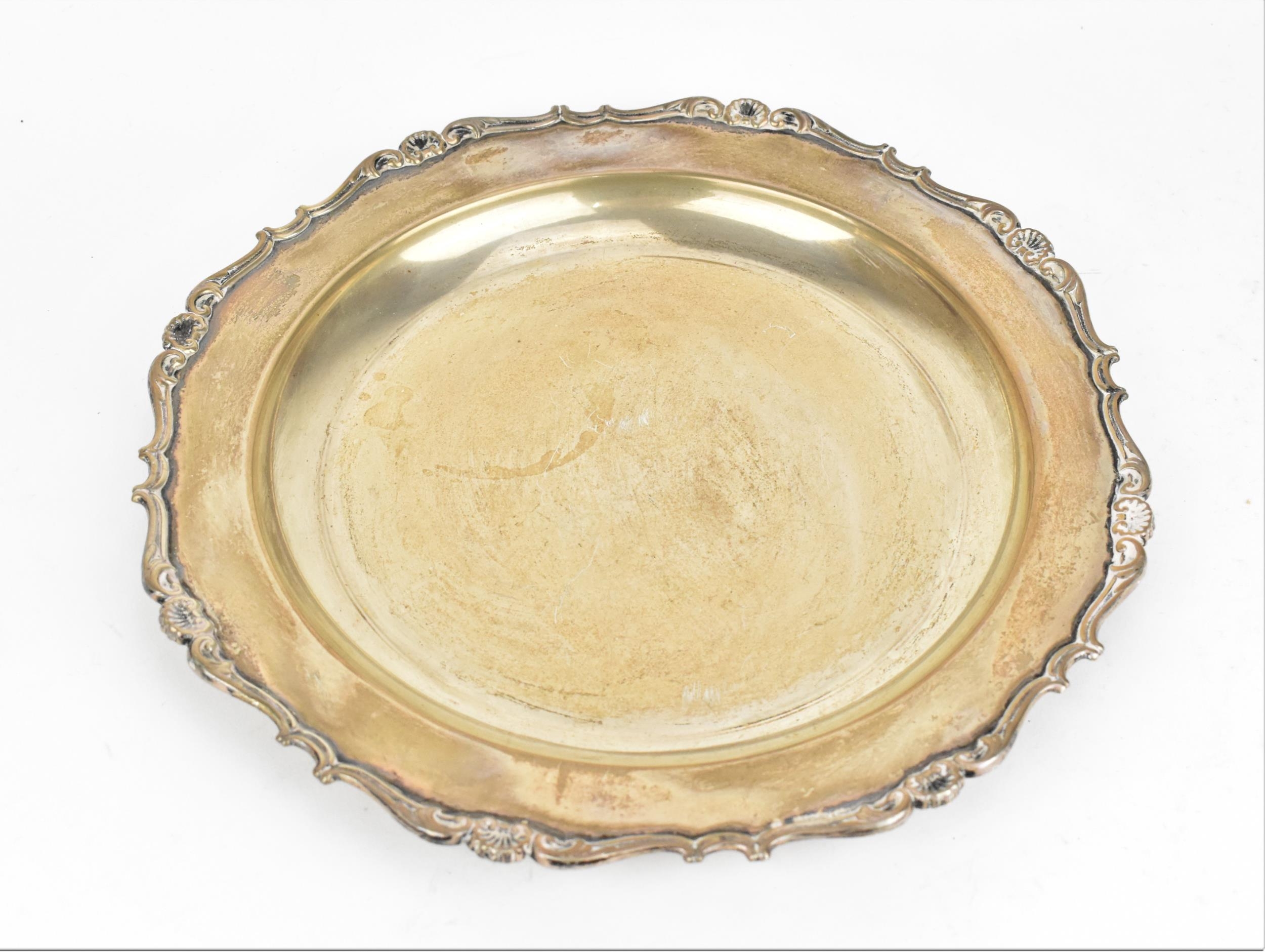 A Continental silver circular dish, probably Italian, with moulded shell border, stamped 800, 23.5