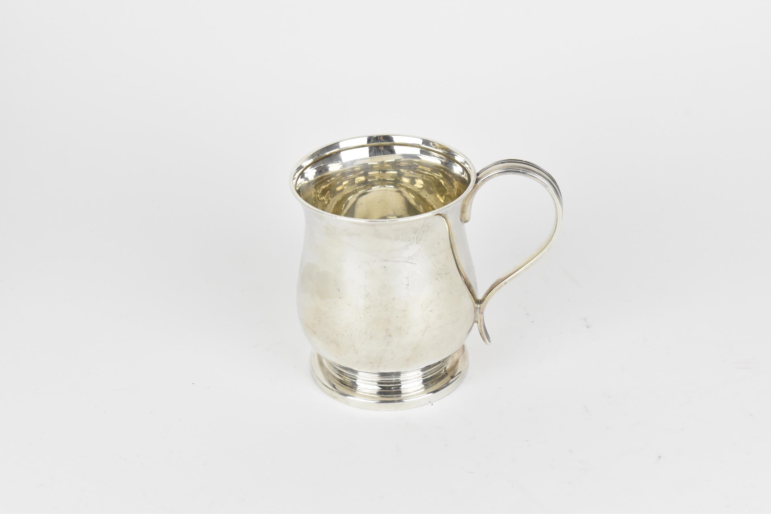 A George V silver tankard by Atkin Brothers, Sheffield 1918, of typical bulbous form with loop - Image 2 of 4