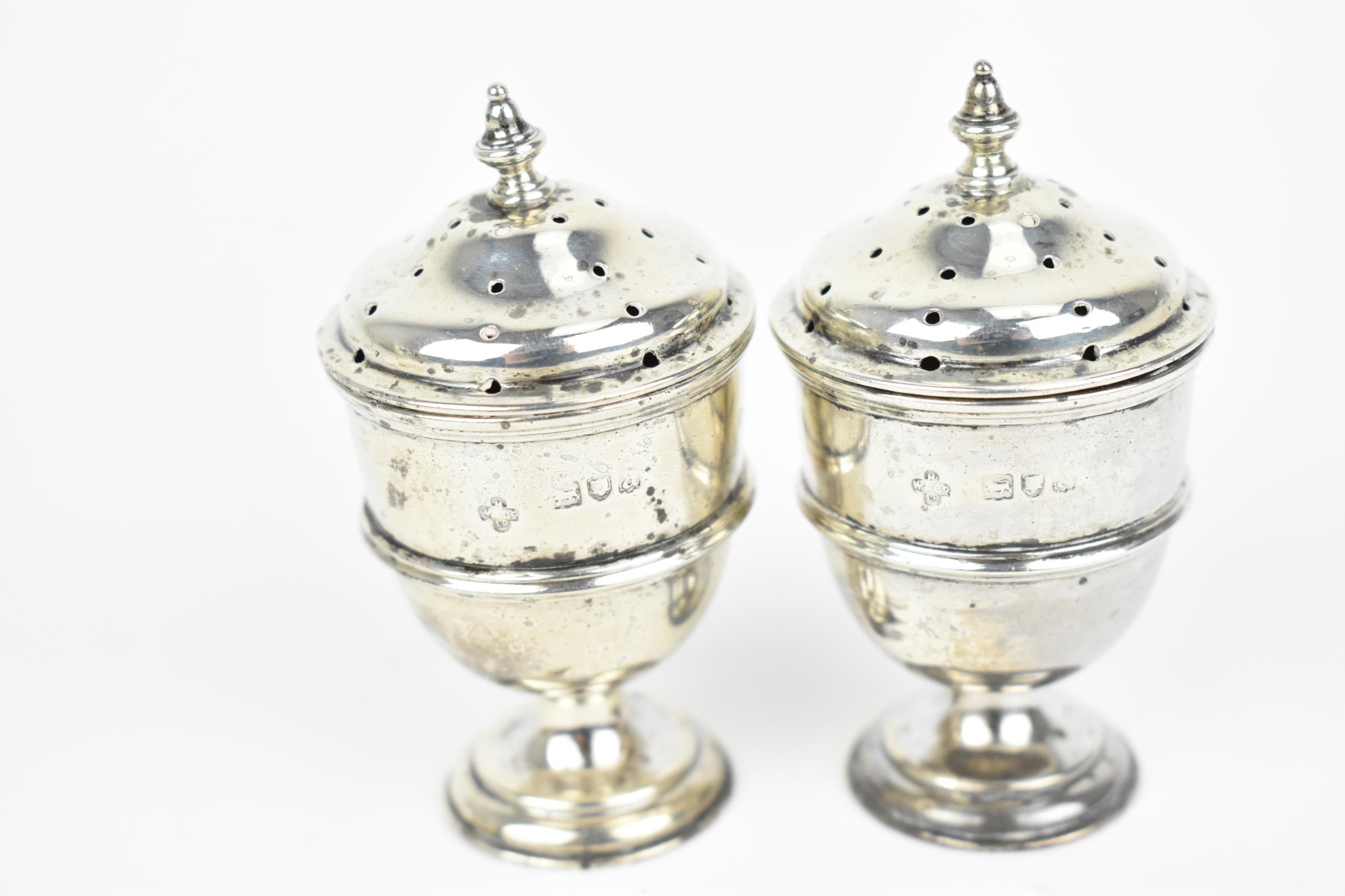 A small collection of silver, to include an Edwardian silver milk jug, a pair of Victorian pepper - Image 9 of 9