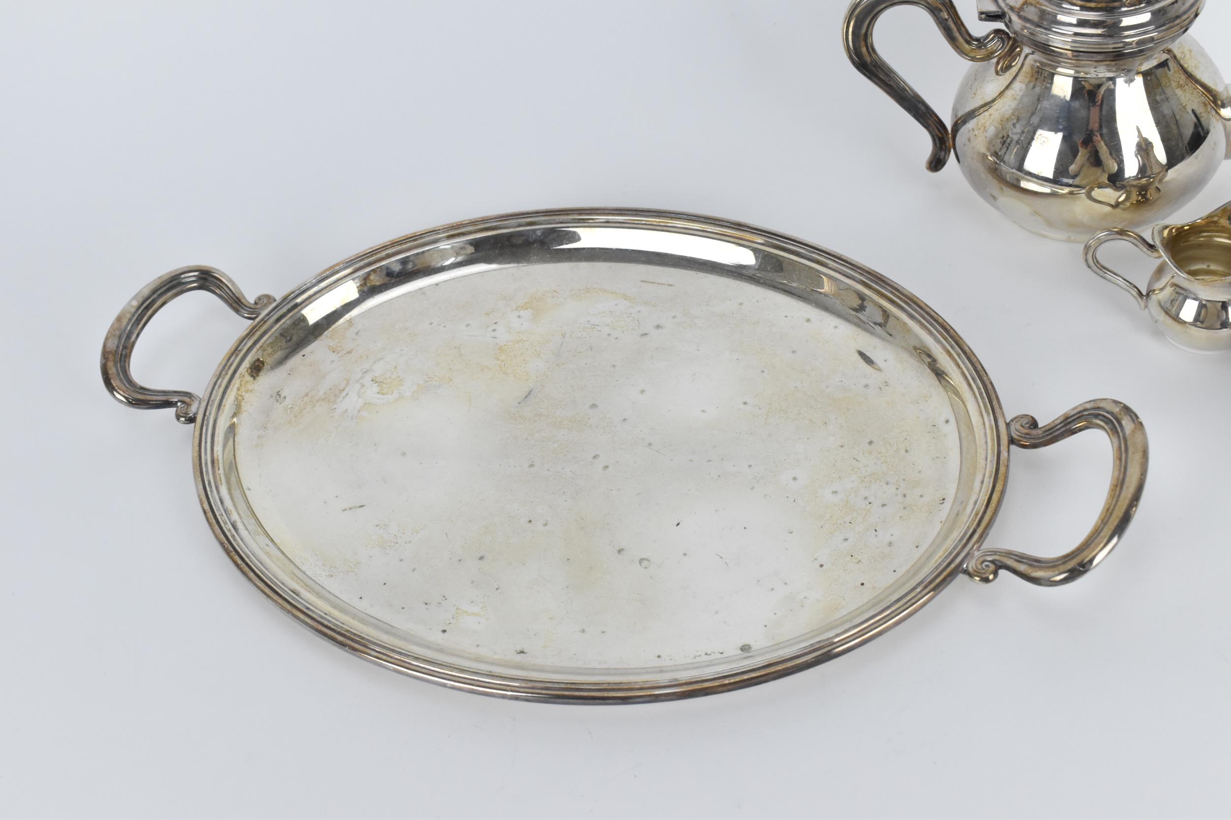 A 20th century Italian silver teaset by Greggio, comprising a teapot, hot water pot, lidded sugar - Image 5 of 8