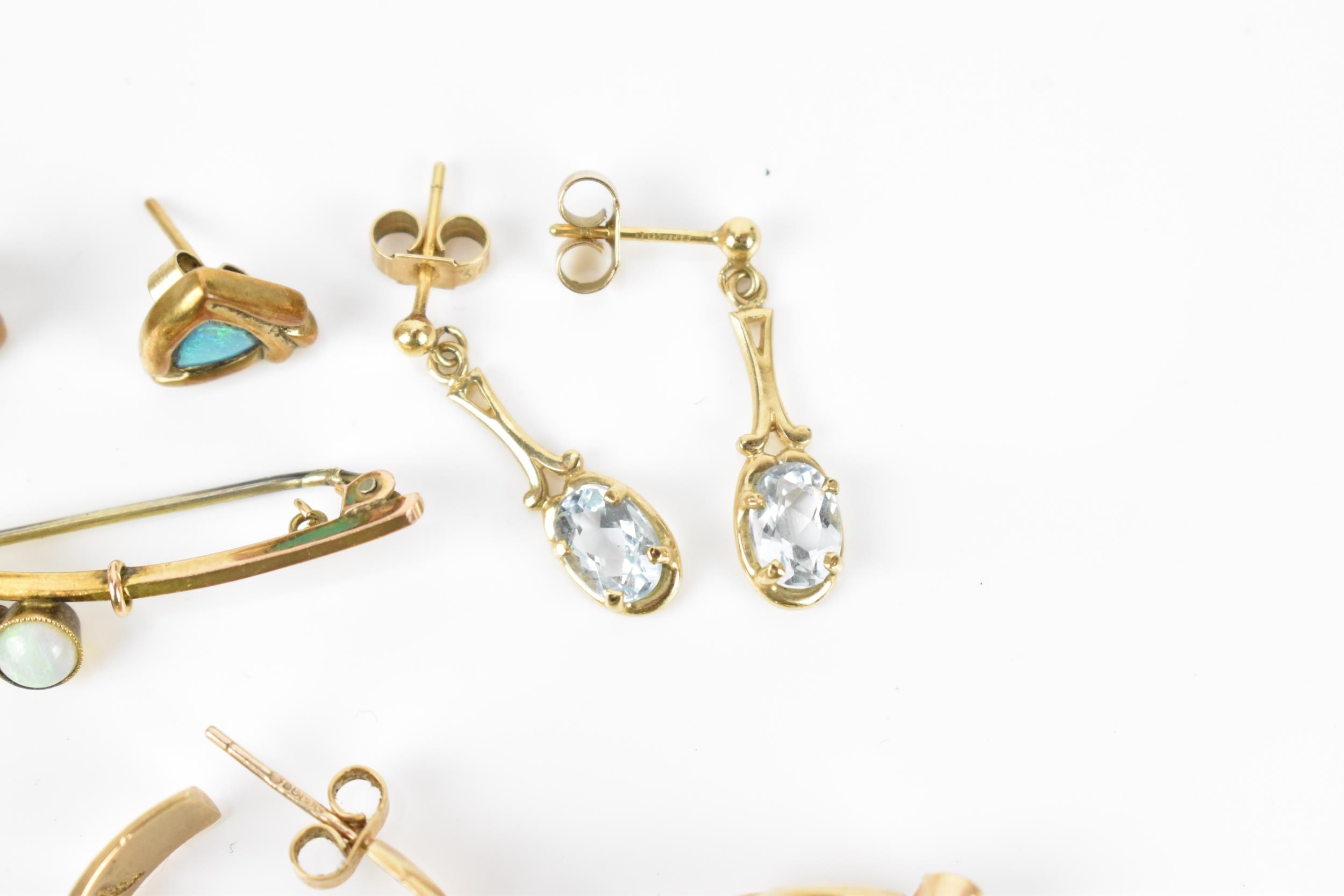 A small collection of jewellery to include a pair of 9ct gold hoop earrings, a 9ct gold, opal and - Image 6 of 9