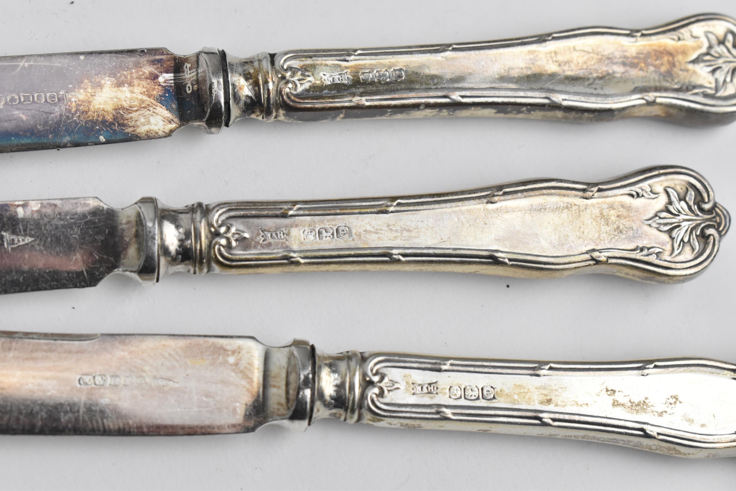 A pair of cased Victorian silver large berry spoons by Patrick Leonard, Sheffield 1838, 157 grams, - Image 8 of 9