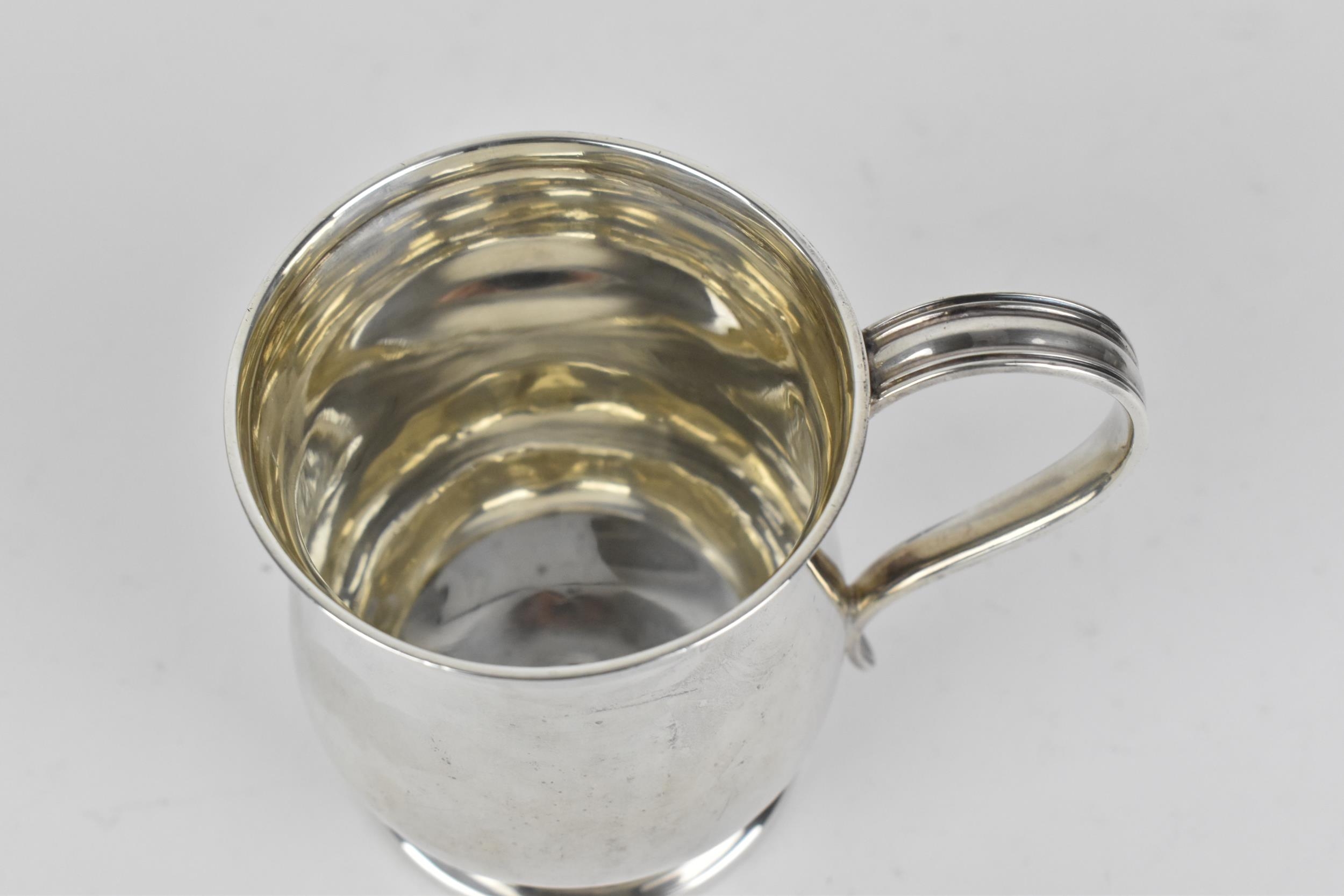 A George V silver tankard by Atkin Brothers, Sheffield 1918, of typical bulbous form with loop - Image 4 of 4