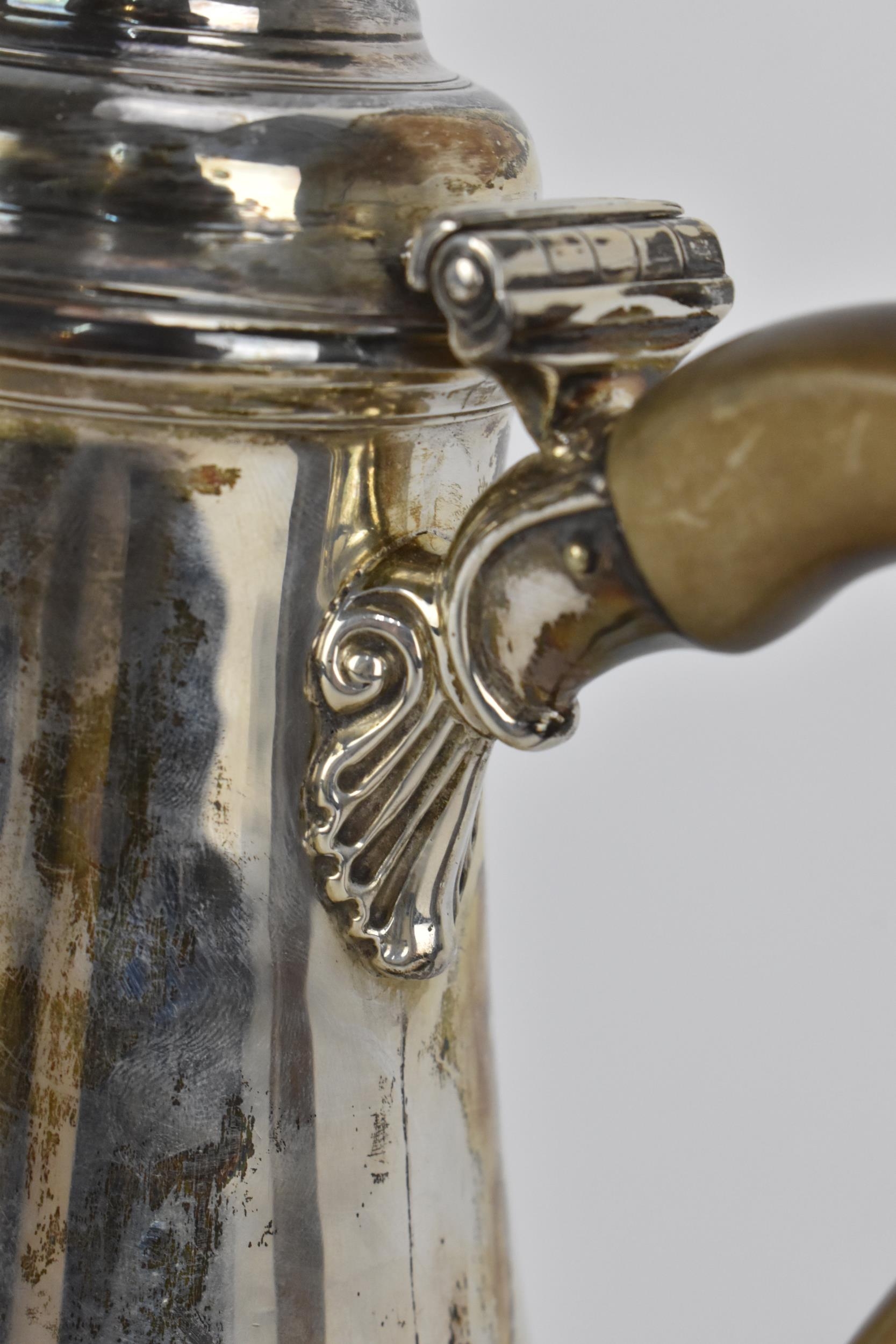 A George V silver coffee pot by Charles & Richard Comyns, London 1921, of tapered form with - Image 5 of 6