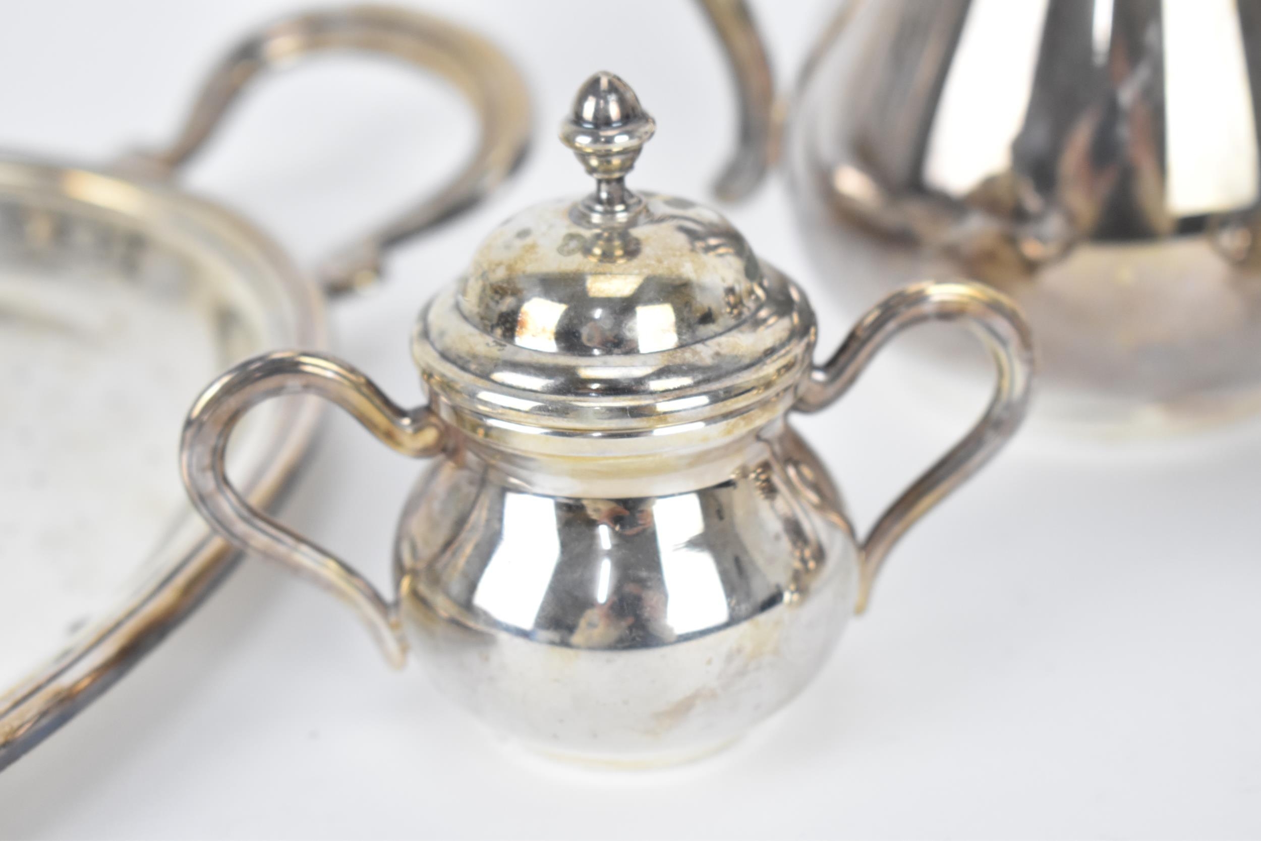 A 20th century Italian silver teaset by Greggio, comprising a teapot, hot water pot, lidded sugar - Image 4 of 8