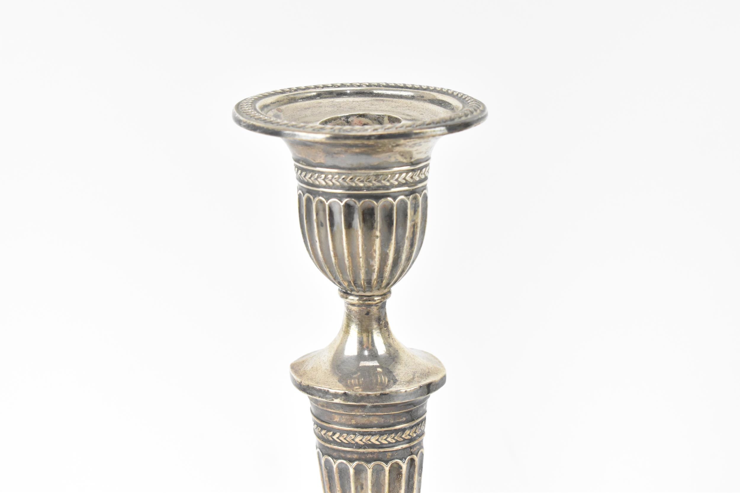 A pair of late Victorian silver candlesticks by Fordham & Faulkner, Sheffield 1898, in the Adam - Image 2 of 6