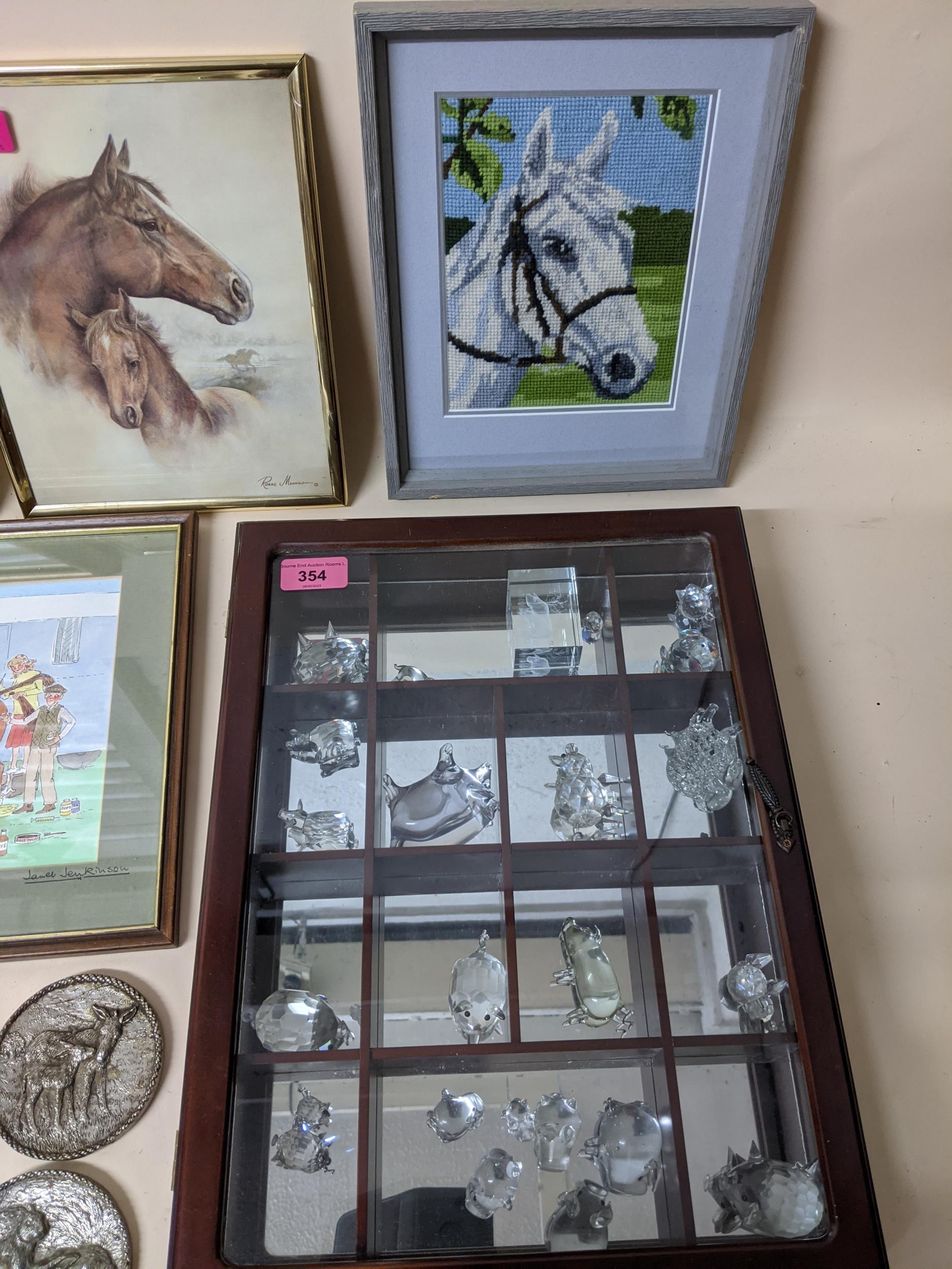 A mixed lot to include a wall hanging cabinet containing various crystal animal models including - Image 6 of 6